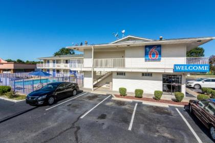 Motel 6-Lumberton NC - image 13