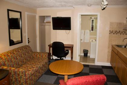 Budget Inn - image 13