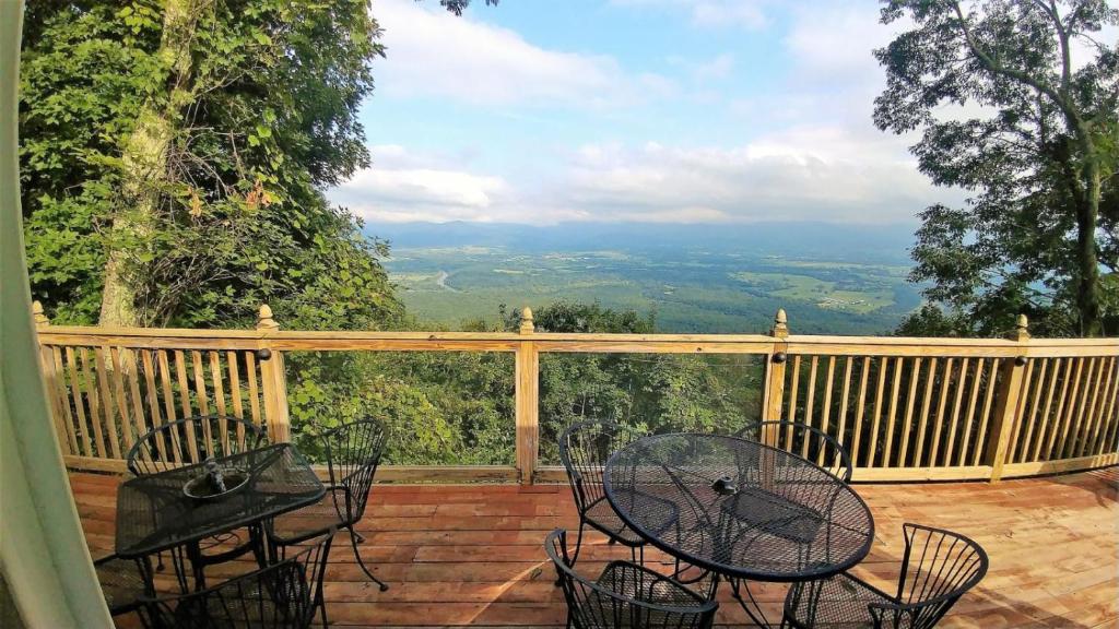 Mountain Top Chalet - main image