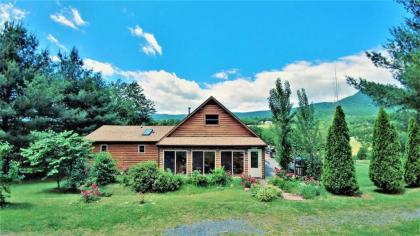 A Lazy River Cabin - image 1