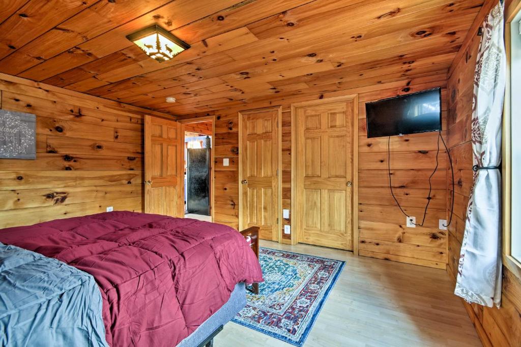 Updated Luray Cabin Near Dwtn and Shenandoah River! - image 7