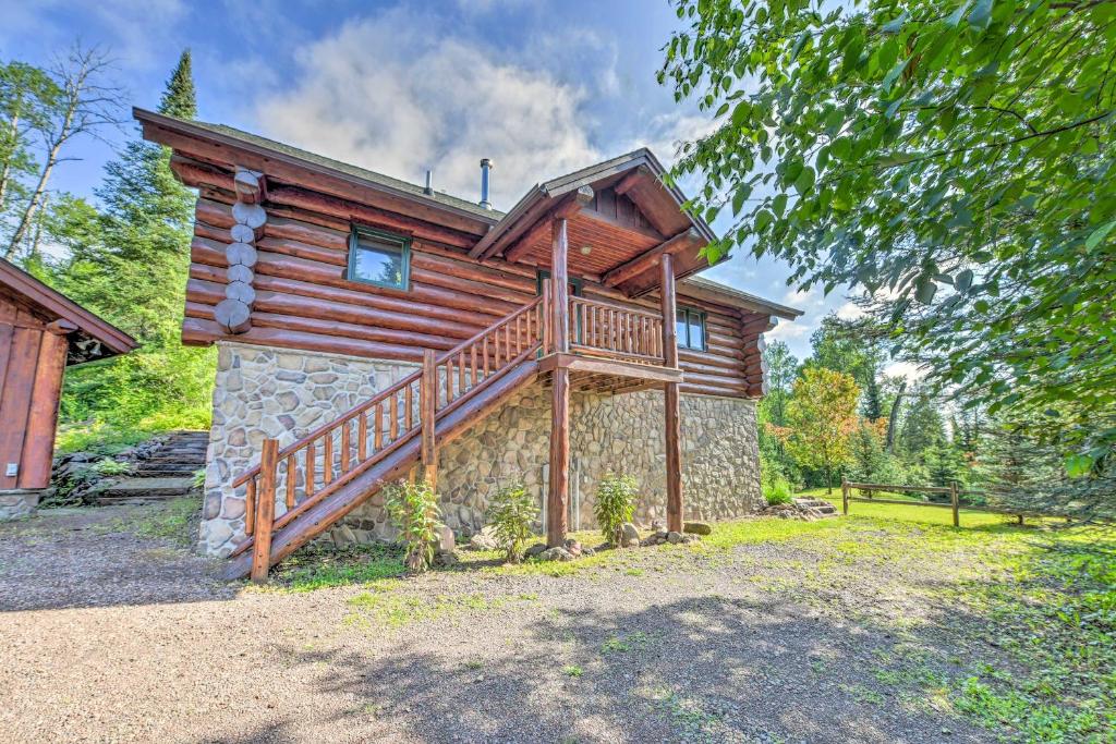 Lutsen Cabin with Fire Pit Patio and Deck! - main image