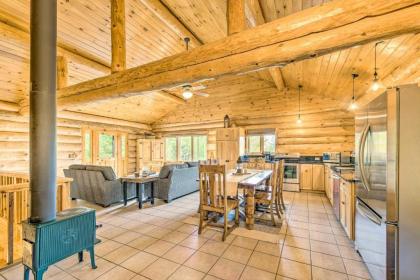 Lutsen Cabin with Fire Pit Patio and Deck! - image 7