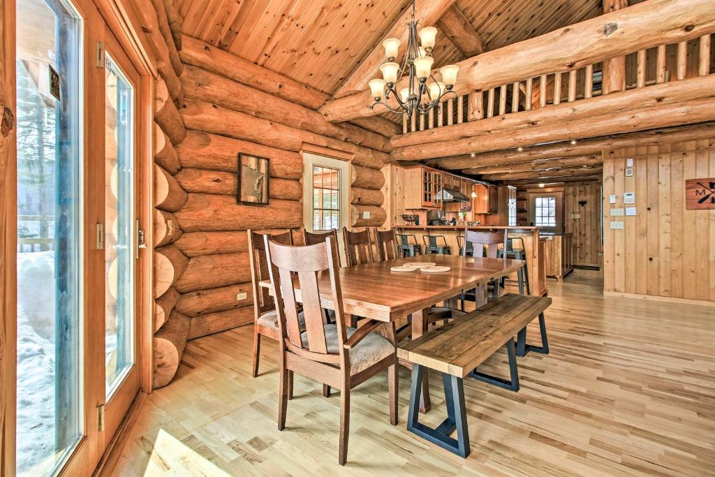 Lakefront Log Cabin with Dock about 9Mi to Lutsen Mtn - image 7