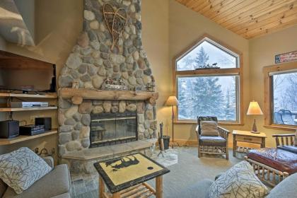 Comfy Lutsen Mountain Villa with Balcony Grill - image 10