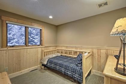 Comfy Lutsen Mountain Villa with Balcony Grill - image 11