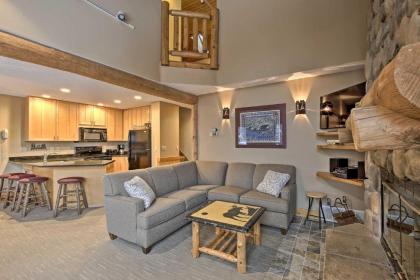 Comfy Lutsen Mountain Villa with Balcony Grill - image 14