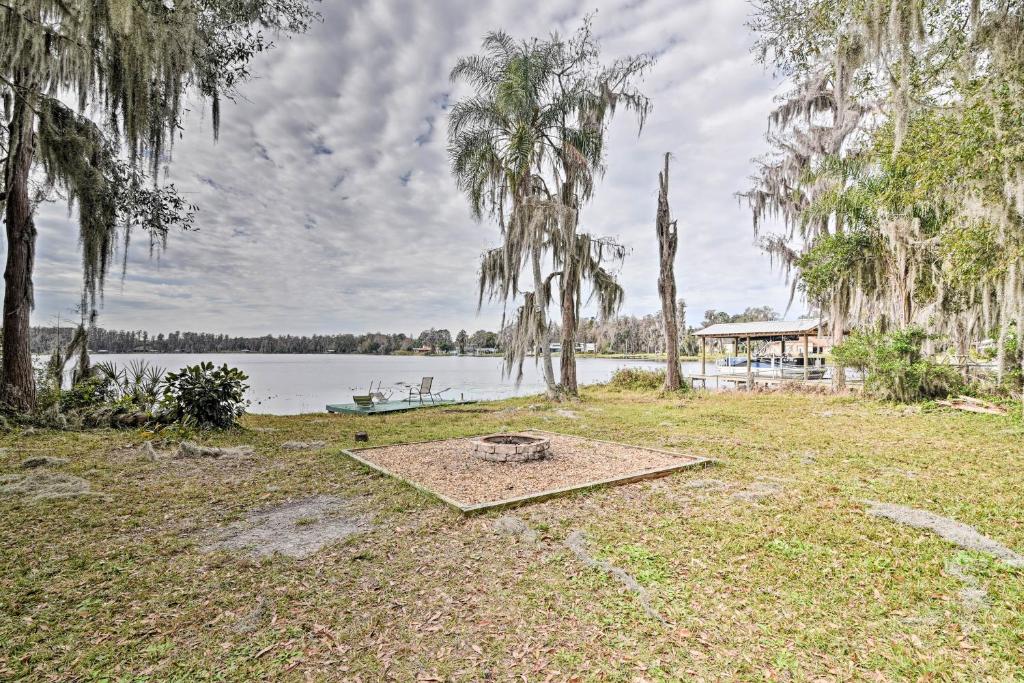 Lakefront Home with Private Pool 13 Mi to Tampa - image 5