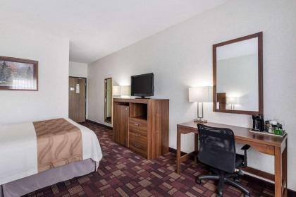 Econo Lodge - image 13