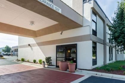 Quality Inn Lynchburg near University - image 15