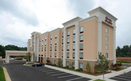 Hampton Inn and Suites Lynchburg - image 2