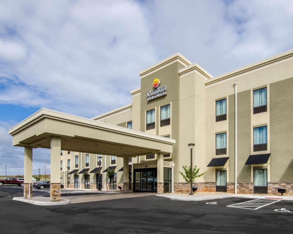 Comfort Inn & Suites Lynchburg Airport - University Area - image 2