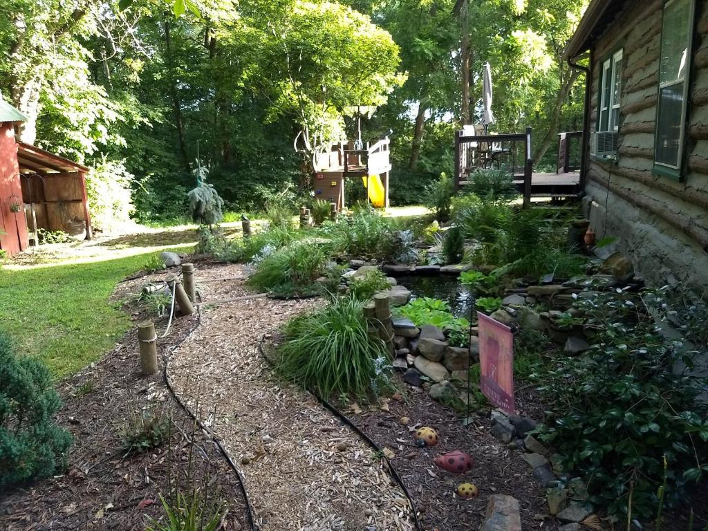 The Bent Branch Lodge - A Gnomes Retreat - Historic Virginia Log Cabin Coy Pond and Babbling Brook - image 3