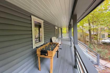 Wintergreen Home with Deck - Near Skiing and Hiking! - image 9