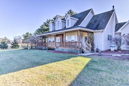 Serene Lyndon House with 2 Decks Fire Pit and Yard! - image 13