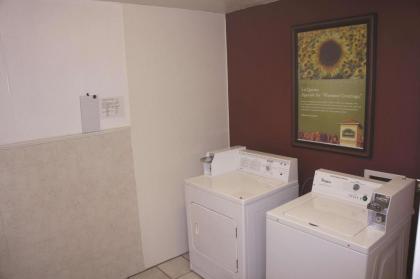 La Quinta Inn by Wyndham Lynnwood - image 4