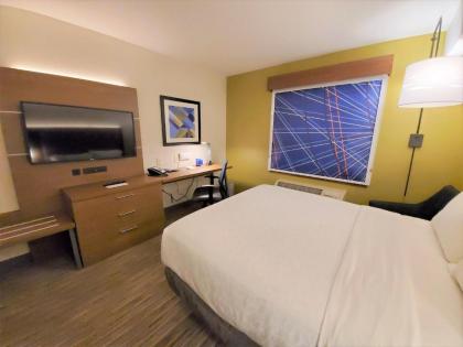 Holiday Inn Express Hotel & Suites Seattle North - Lynnwood an IHG Hotel - image 13