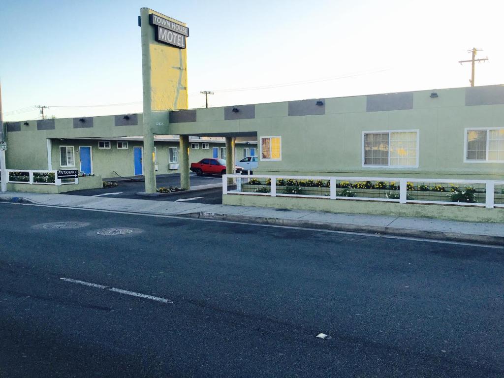 Town House Motel - main image
