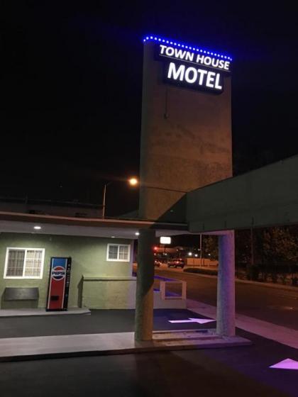 Town House Motel - image 13