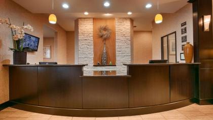 Best Western Plus Lytle Inn and Suites - image 7