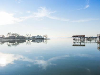 Porch Grove - Southern Charm at it's Finest on Cedar Creek Lake - image 2