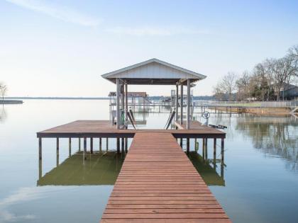 Porch Grove - Southern Charm at it's Finest on Cedar Creek Lake - image 3