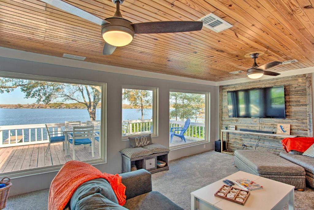 Cedar Creek Lakefront Home with Dock and Fire Pit - main image