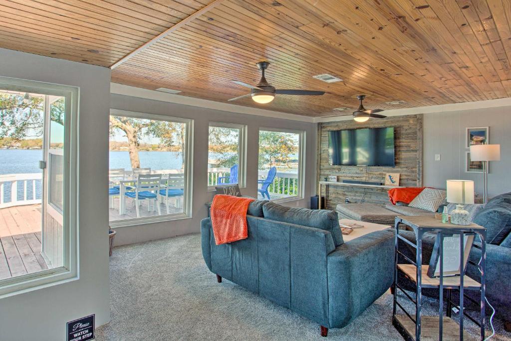 Cedar Creek Lakefront Home with Dock and Fire Pit - image 3