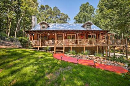 Peaceful Log Cabin on 3 Acres   Near Atlanta