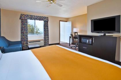 Holiday Inn Express Mackinaw City an IHG Hotel - image 17