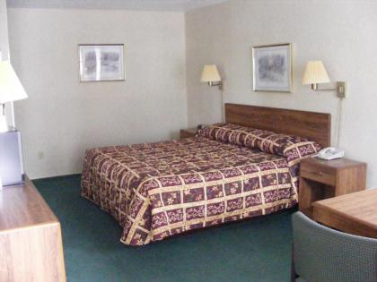 Great Lakes Inn Mackinaw City - image 11