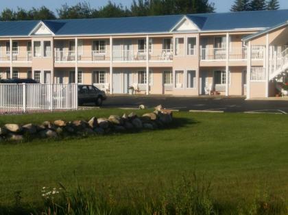 Great Lakes Inn Mackinaw City - image 8