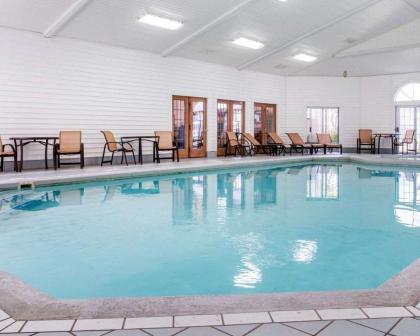 Comfort Inn Lakeside - Mackinaw City - image 5