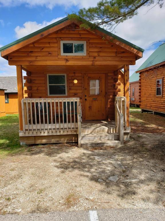 Cabins of Mackinaw & Lodge - image 6