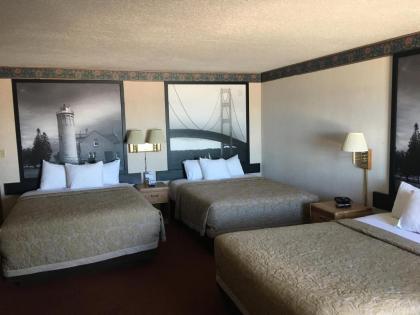 Super 8 Beachfront by Wyndham Mackinaw City MI - image 12