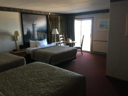 Super 8 Beachfront by Wyndham Mackinaw City MI - image 13