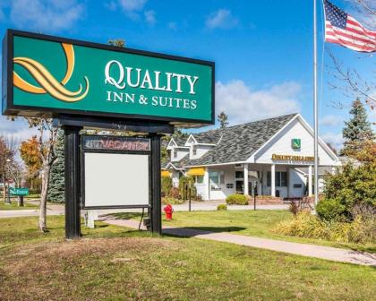 Quality Inn and Suites Mackinaw City - image 12