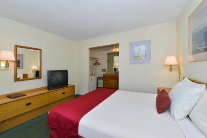 Americas Best Value Inn Mackinaw City - image 10