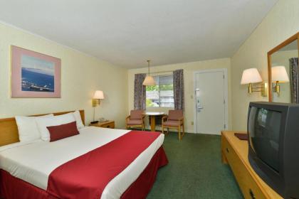 Americas Best Value Inn Mackinaw City - image 12