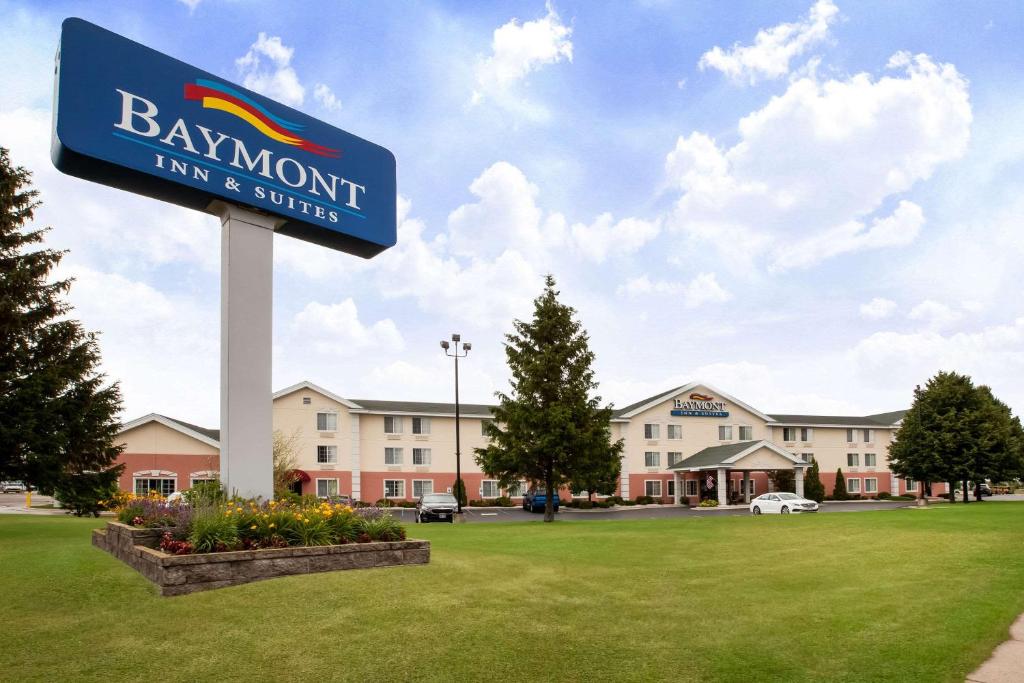 Baymont by Wyndham Mackinaw City - main image