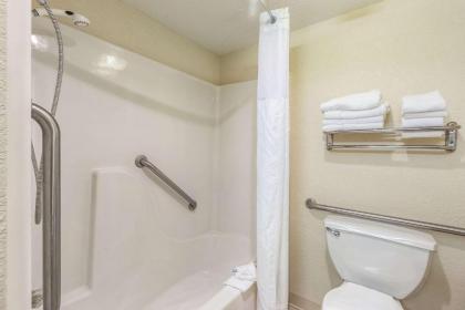 Rodeway Inn & Suites Mackinaw City – Bridgeview - image 10