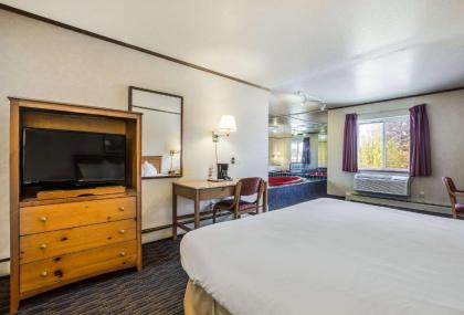 Rodeway Inn & Suites Mackinaw City – Bridgeview - image 12