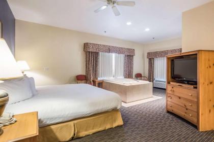 Rodeway Inn & Suites Mackinaw City – Bridgeview - image 13