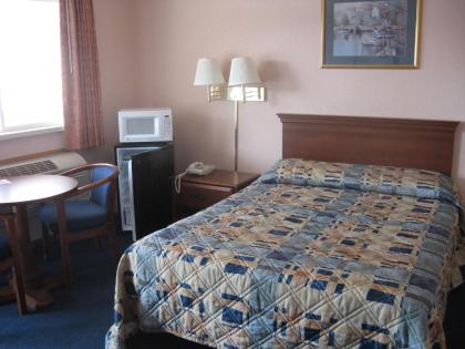 Mackinaw Budget Inn - image 2