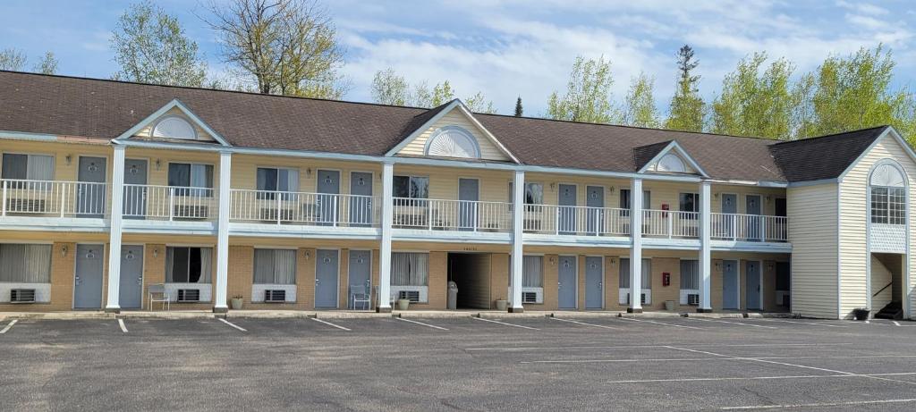 Thunderbird Inn of Mackinaw City - main image