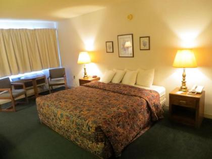 Waterfront Inn Mackinaw City - image 13