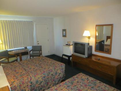 Waterfront Inn Mackinaw City - image 14