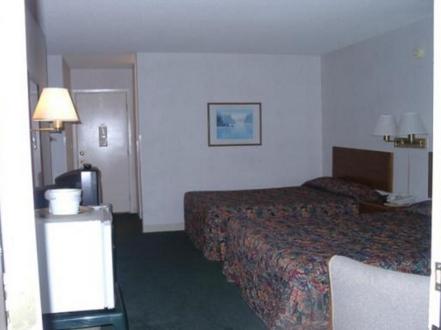 Waterfront Inn Mackinaw City - image 2