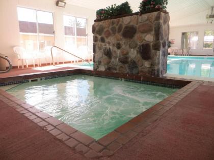 Waterfront Inn Mackinaw City - image 8