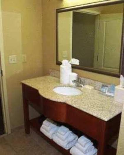 Hampton Inn Macomb - image 6